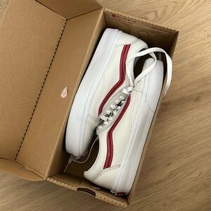 Vans Old Skool Leather Pop Vans. In box!!